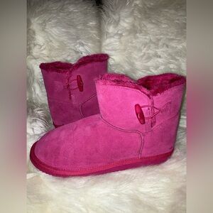 Arizona Jean Hot pink fur booties NWOT